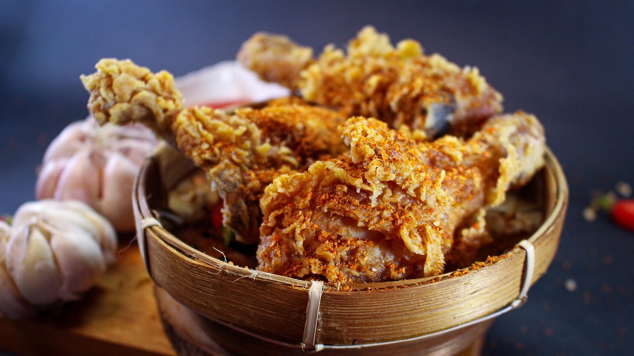 Crispy, spicy fried chicken pieces